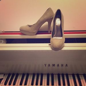 NWOT Tan suede platforms